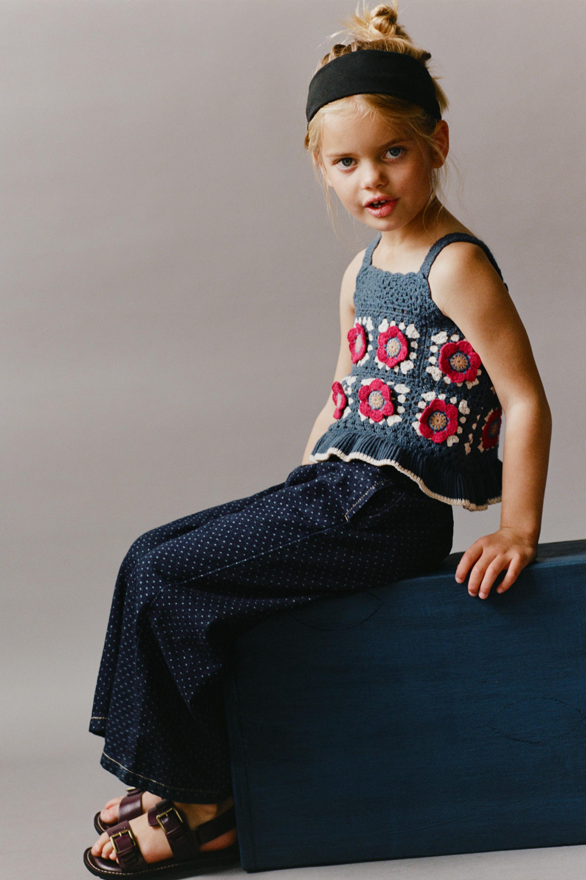 CROCHETED FLOWER KNIT TOP